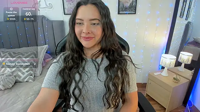 Snapshot of amaia_monet chatting on January 9, 2026, 7:15 pm amaia monet online show from January 9, 2026, 7:15 pm