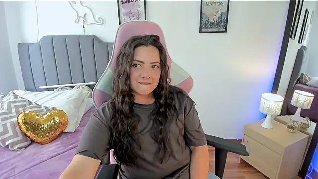 Snapshot of amaia_monet chatting on March 4, 2026, 6:25 pm amaia monet online show from March 4, 2026, 6:25 pm