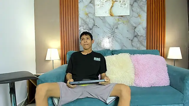 BEAUTY BOYS1 online show from February 25, 2026, 7:29 am