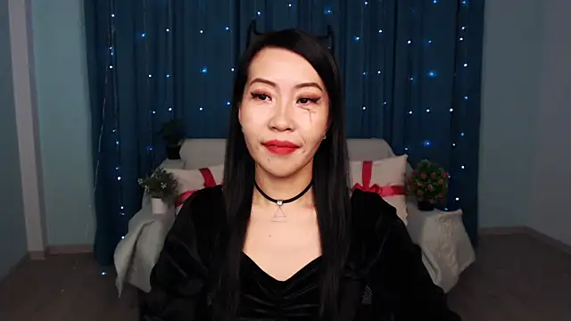 LiaPak online show from October 31, 2025, 1:06 am