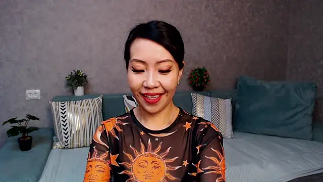 LiaPak online show from November 14, 2025, 1:04 am