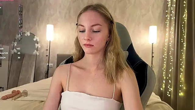 Snapshot of BrightAnnie chatting on February 6, 2026, 12:08 pm BrightAnnie online show from February 6, 2026, 12:08 pm