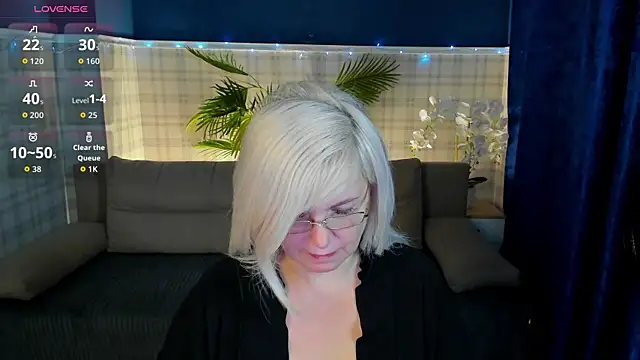 Snapshot of Hella_Fabel chatting on January 12, 2026, 1:11 am Hella Fabel online show from January 12, 2026, 1:11 am