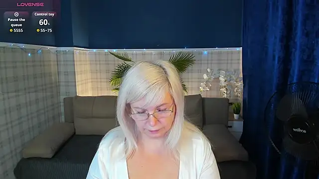 Snapshot of Hella_Fabel chatting on January 15, 2026, 1:10 am Hella Fabel online show from January 15, 2026, 1:10 am