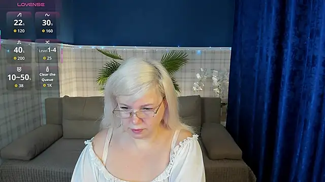 Snapshot of Hella_Fabel chatting on January 17, 2026, 1:10 am Hella Fabel online show from January 17, 2026, 1:10 am