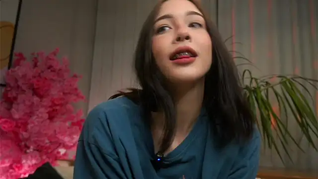 EviaRabasca online show from October 14, 2025, 11:55 am