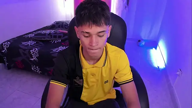 Aron Boyy online show from December 4, 2025, 7:33 pm