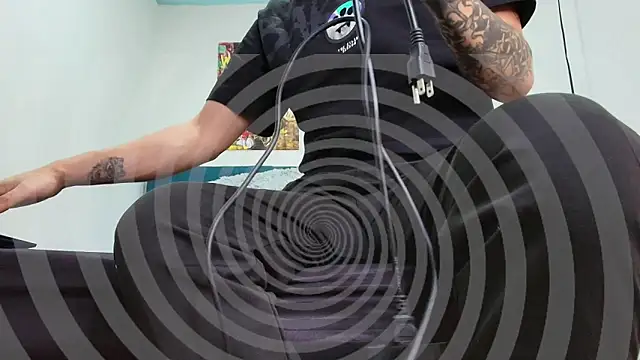 Warmteam777 online show from November 17, 2025, 9:20 pm