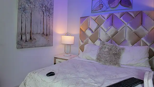 Snapshot of DulceEstrella_ chatting on July 16, 2026, 12:33 pm DulceEstrella online show from July 16, 2026, 12:33 pm