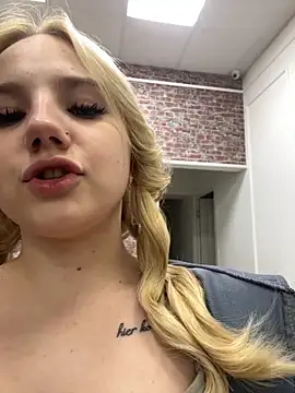 Sky Cutie online show from October 16, 2025, 5:19 am