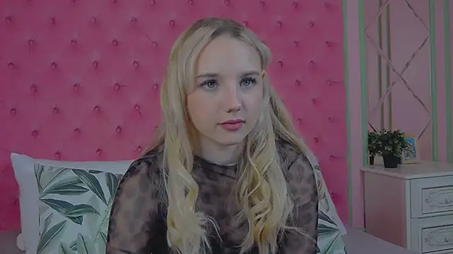 Sky Cutie online show from November 7, 2025, 4:45 am