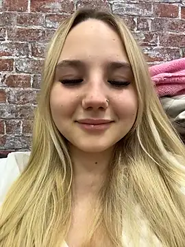 Sky Cutie online show from November 28, 2025, 4:26 am