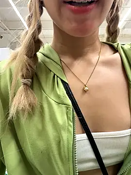 Snapshot of SweetBunnyGF chatting on September 24, 2025, 11:08 pm SweetBunnyGF online show from September 24, 2025, 11:08 pm