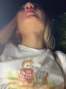 Snapshot of SweetBunnyGF chatting on December 3, 2025, 11:25 pm SweetBunnyGF online show from December 3, 2025, 11:25 pm