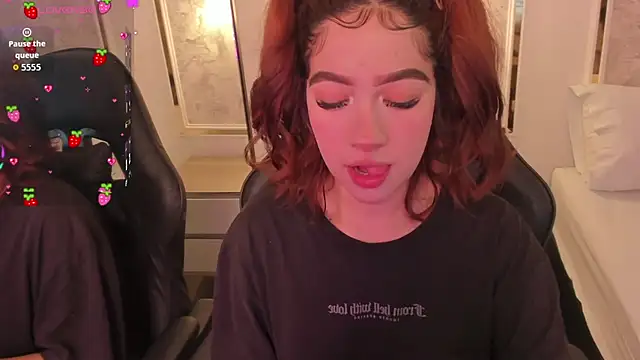 doll eyees  online show from October 14, 2025, 2:23 am