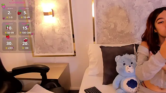 doll eyees  online show from December 5, 2025, 2:20 am