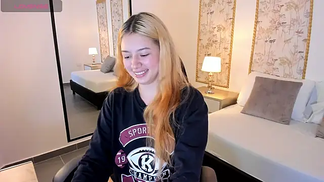 daniand  online show from November 5, 2025, 2:55 am