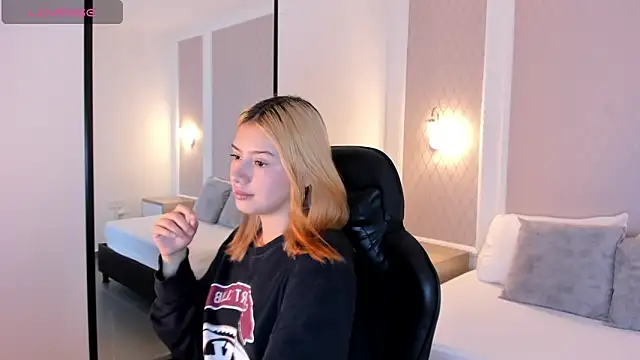 daniand  online show from November 11, 2025, 2:00 am