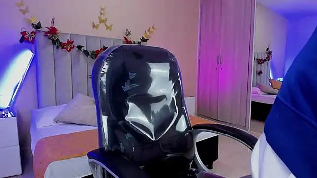 Snapshot of Nascary_Fox chatting on December 20, 2025, 7:21 pm Nascary Fox online show from December 20, 2025, 7:21 pm