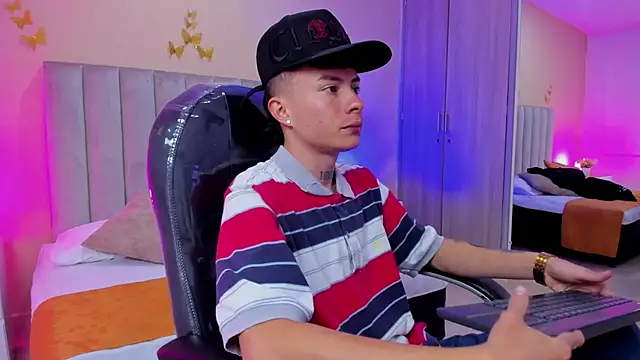 Snapshot of Nascary_Fox chatting on January 6, 2026, 7:06 pm Nascary Fox online show from January 6, 2026, 7:06 pm