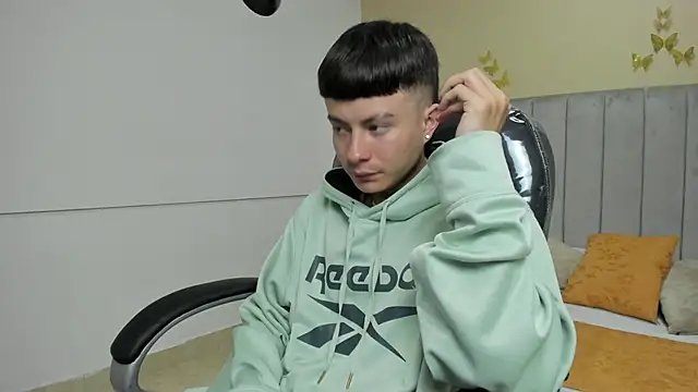 Snapshot of Nascary_Fox chatting on January 16, 2026, 5:00 am Nascary Fox online show from January 16, 2026, 5:00 am