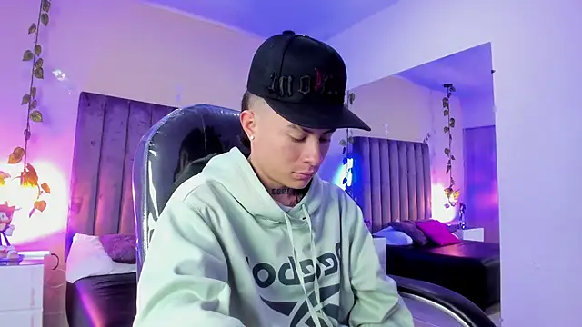 Snapshot of Nascary_Fox chatting on January 18, 2026, 2:21 pm Nascary Fox online show from January 18, 2026, 2:21 pm