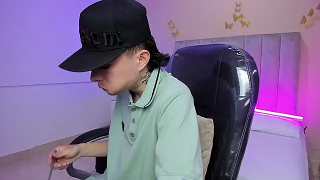 Snapshot of Nascary_Fox chatting on February 7, 2026, 6:33 pm Nascary Fox online show from February 7, 2026, 6:33 pm