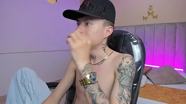 Snapshot of Nascary_Fox chatting on February 10, 2026, 7:18 pm Nascary Fox online show from February 10, 2026, 7:18 pm