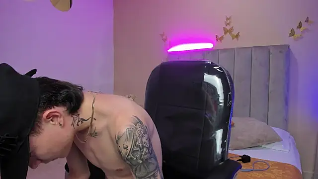 Snapshot of Nascary_Fox chatting on February 13, 2026, 7:32 pm Nascary Fox online show from February 13, 2026, 7:32 pm