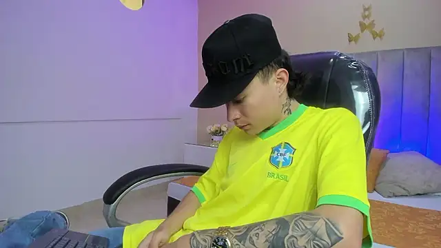 Snapshot of Nascary_Fox chatting on February 14, 2026, 7:21 pm Nascary Fox online show from February 14, 2026, 7:21 pm