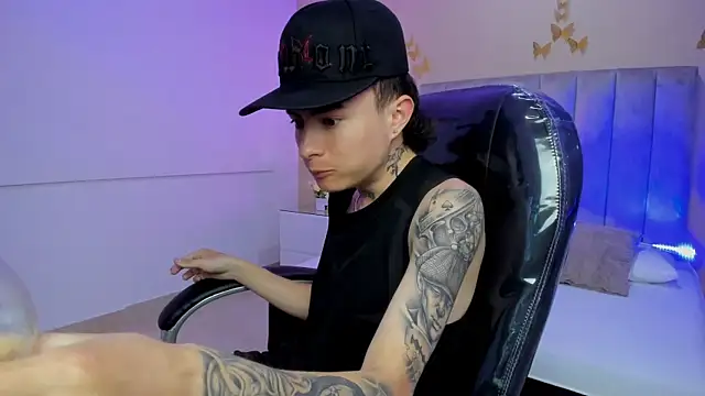 Snapshot of Nascary_Fox chatting on February 19, 2026, 7:32 pm Nascary Fox online show from February 19, 2026, 7:32 pm