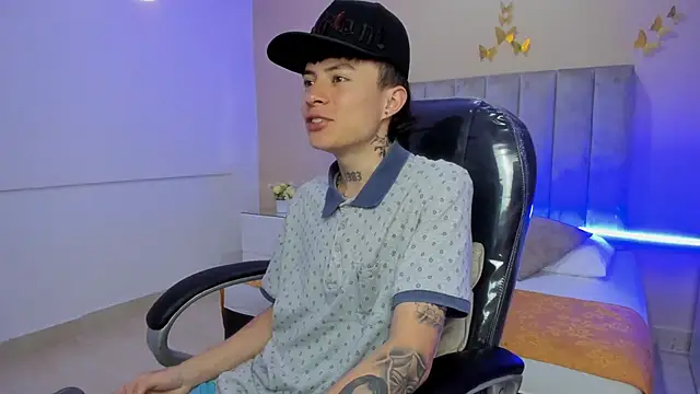 Snapshot of Nascary_Fox chatting on February 21, 2026, 7:26 pm Nascary Fox online show from February 21, 2026, 7:26 pm