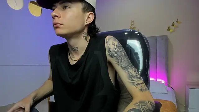 Snapshot of Nascary_Fox chatting on February 25, 2026, 7:23 pm Nascary Fox online show from February 25, 2026, 7:23 pm