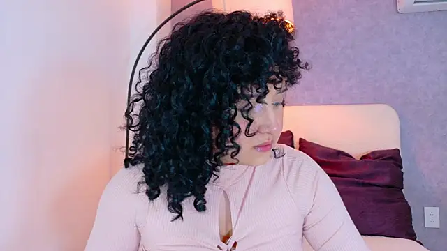 Snapshot of Tracielowe_w chatting on December 19, 2025, 3:35 am Tracielowe w online show from December 19, 2025, 3:35 am