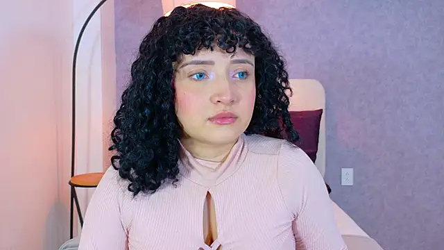 Snapshot of Tracielowe_w chatting on December 22, 2025, 3:25 am Tracielowe w online show from December 22, 2025, 3:25 am