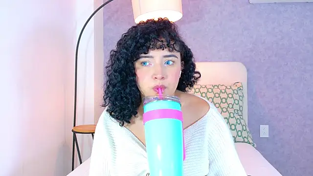 Snapshot of Tracielowe_w chatting on December 23, 2025, 3:37 am Tracielowe w online show from December 23, 2025, 3:37 am