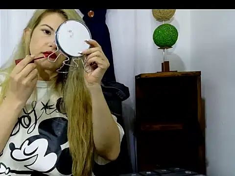 Snapshot of katioska25 chatting on September 19, 2025, 6:52 pm katioska25 online show from September 19, 2025, 6:52 pm