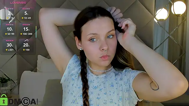 Snapshot of Hina_Smith chatting on October 17, 2025, 11:35 am Hina Smith online show from October 17, 2025, 11:35 am