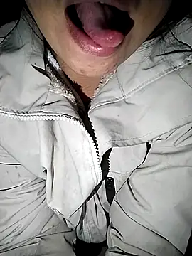 venu00 online show from December 18, 2025, 10:49 pm