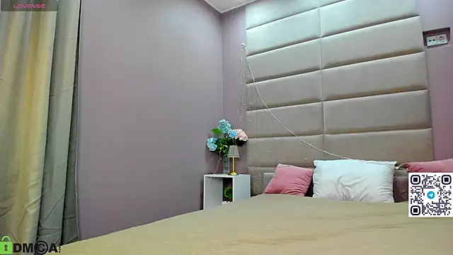 Snapshot of Adeline_Perle chatting on November 9, 2025, 1:15 am Adeline Perle online show from November 9, 2025, 1:15 am