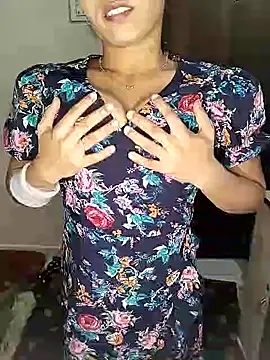 Snapshot of Savita2310 chatting on November 12, 2025, 5:35 pm Savita2310 online show from November 12, 2025, 5:35 pm