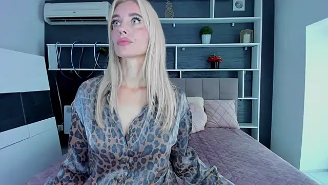 Snapshot of SabrinaSharm chatting on September 20, 2025, 11:55 am SabrinaSharm online show from September 20, 2025, 11:55 am