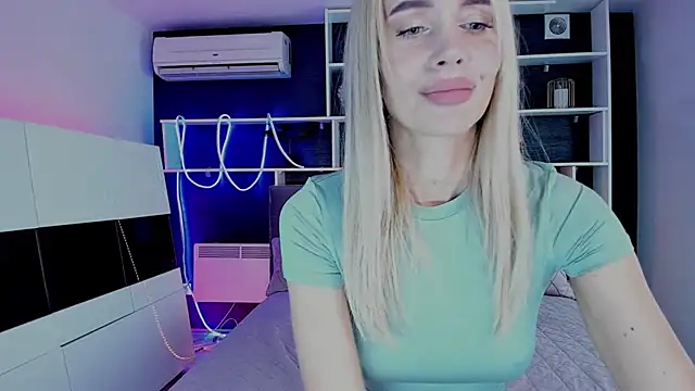 Snapshot of SabrinaSharm chatting on October 17, 2025, 11:57 am SabrinaSharm online show from October 17, 2025, 11:57 am