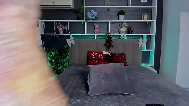 Snapshot of SabrinaSharm chatting on December 18, 2025, 1:06 pm SabrinaSharm online show from December 18, 2025, 1:06 pm