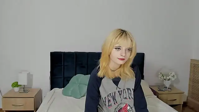 Snapshot of AmandaCutse chatting on September 27, 2025, 5:34 am AmandaCutse online show from September 27, 2025, 5:34 am
