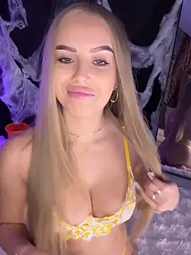 Snapshot of AubrieleRouj1 chatting on October 24, 2025, 4:03 pm AubrieleRouj1 online show from October 24, 2025, 4:03 pm