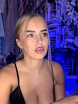 Snapshot of AubrieleRouj1 chatting on December 19, 2025, 4:47 pm AubrieleRouj1 online show from December 19, 2025, 4:47 pm