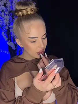 Snapshot of AubrieleRouj1 chatting on December 20, 2025, 6:15 pm AubrieleRouj1 online show from December 20, 2025, 6:15 pm