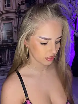 Snapshot of AubrieleRouj1 chatting on January 6, 2026, 5:05 pm AubrieleRouj1 online show from January 6, 2026, 5:05 pm