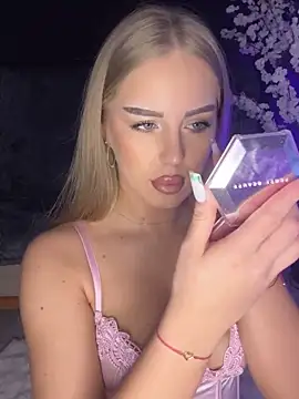 AubrieleRouj1 online show from March 25, 2026, 5:19 pm